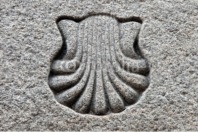 Pilgermuschel Granit Symbol am Jakobsweg