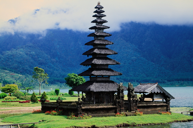 Tempel Pura Ulun am See Danu Bratan Bali Indonesien © Copyright by PANORAMO