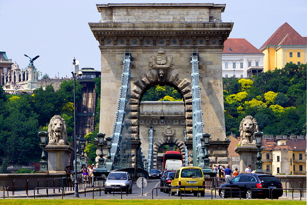 Die Kettenbrücke in Budapest 2013 © Copyright by PANORAMO Bild lizensieren: briefe@panoramo.de