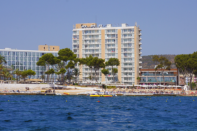 ME Mallorca und Nikki Beach Club © Copyright by PANORAMO Bild lizensieren: briefe@panoramo.de