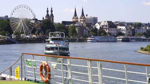 Koblenz - mit der Flora von A-Rosa auf dem Rhein Foto © Copyright Karl-Heinz Haenel