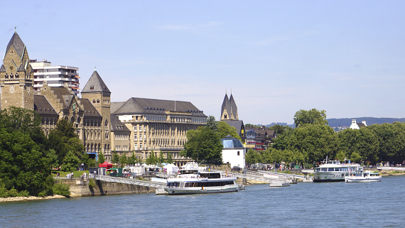Koblenz - mit der Flora von A-Rosa auf dem Rhein Foto © Copyright Karl-Heinz Haenel