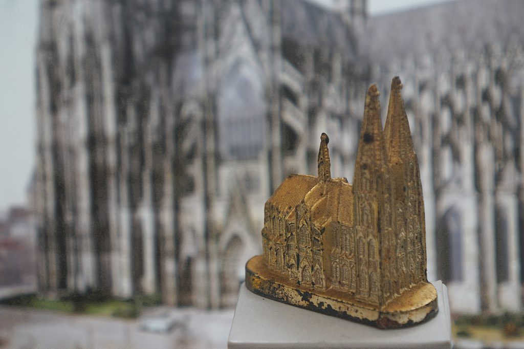 Dieses Bild hat ein leeres Alt-Attribut. Der Dateiname ist 6mill.jpg-1024x682.jpg